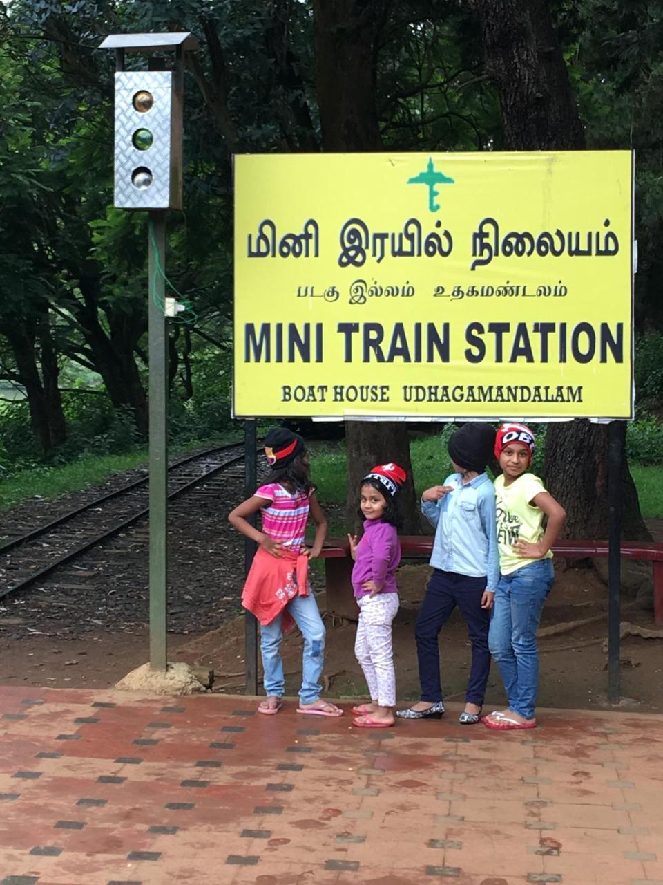 Aanvis Inn Udagamandalam Exterior foto